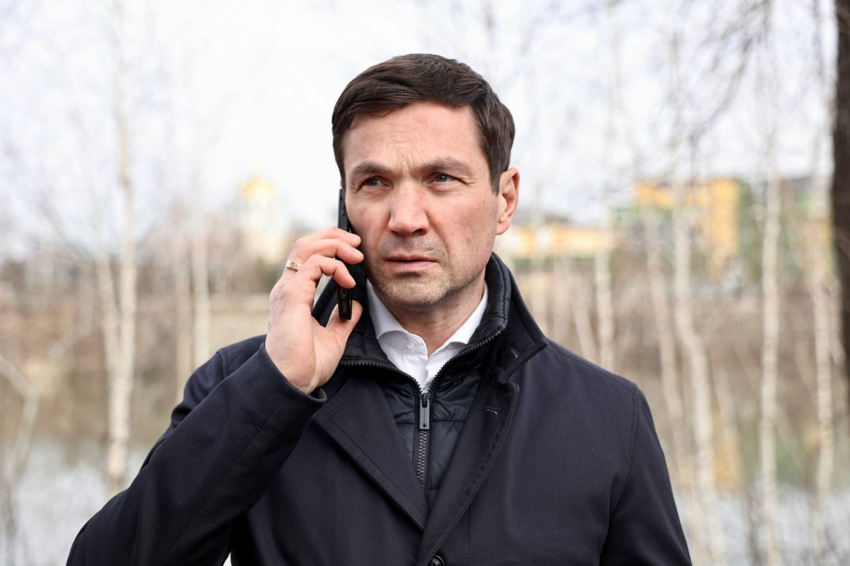 Алексей Лошкин поздравил педагогов Челябинска с Днём учителя*