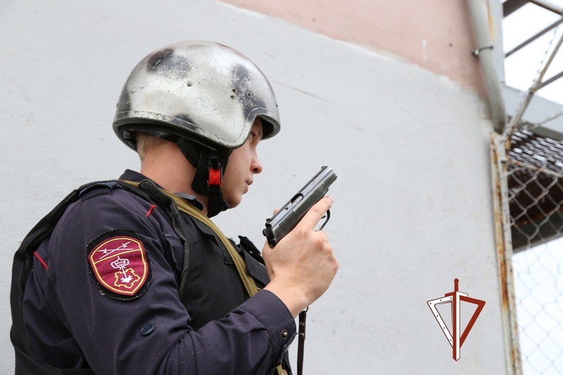 В Магнитогорске пьяный агрессор зарезал мужчину возле подъезда