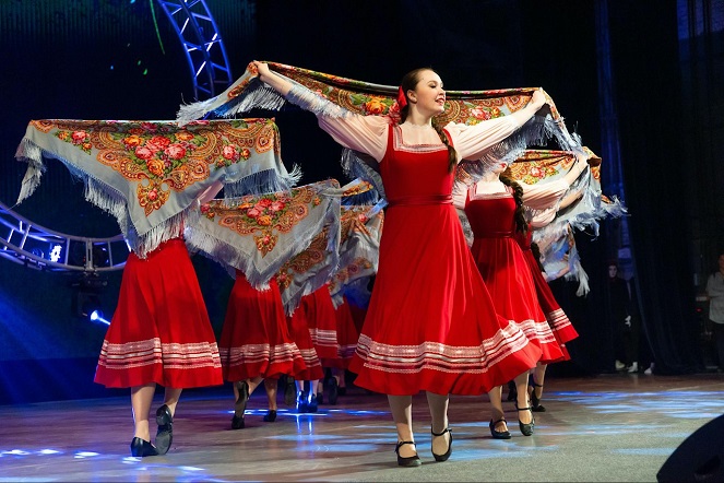 Челябинские студенты «зажгли» весну на гала-концерте*1