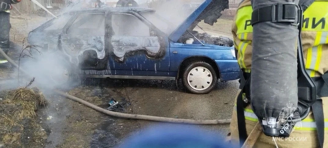 В Челябинской области мужчина спалил машину во время ремонта *