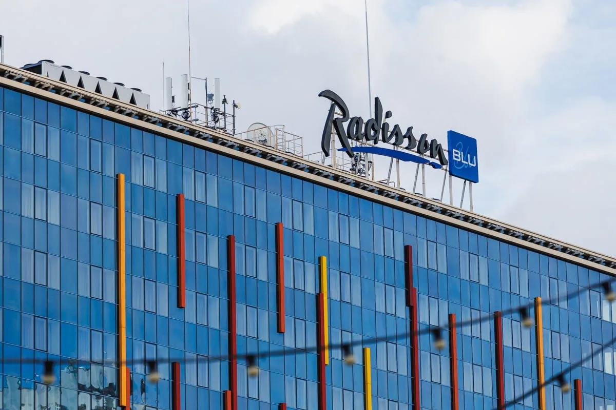 15 человек эвакуировались из-за угрозы пожара из челябинского отеля*