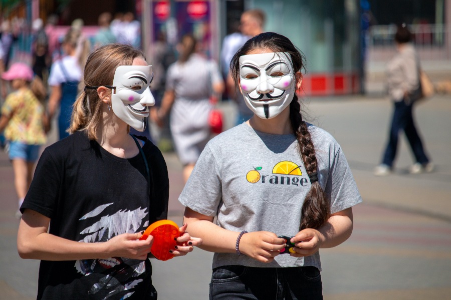 ₽100 тысяч с маминой карты перевел мошенникам ребенок из Челябинской области*1