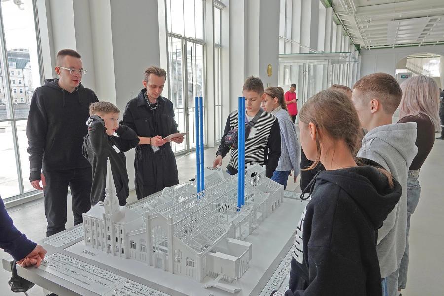Газовая компания подарила детям из Челябинска поездку в уникальный культурный центр Москвы