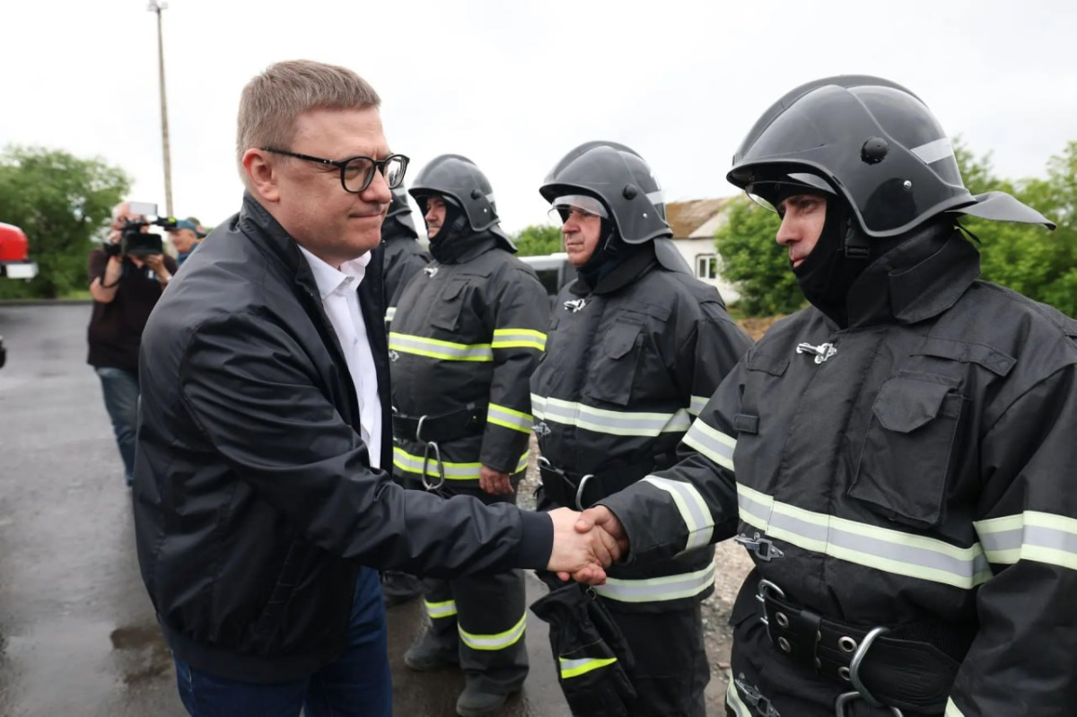 Алексей Текслер передал технику новому пожарному депо в Еткульском округе*
