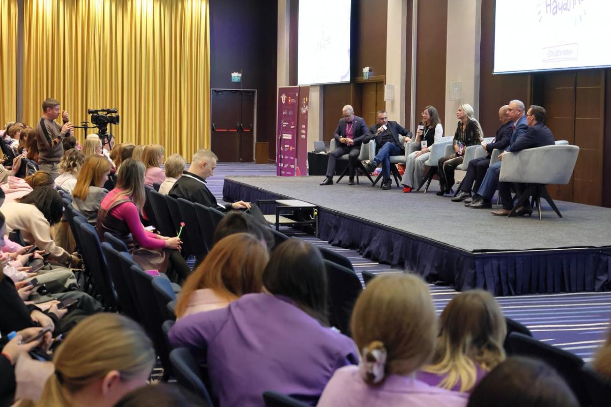 Молодые педагоги на форуме в Челябинске призвали усилить защиту учителей*