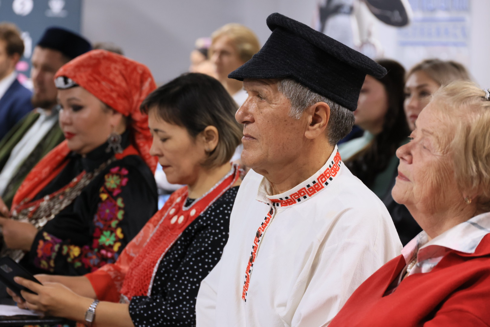 В народных костюмах за знаниями: челябинцы написали этнографический диктант