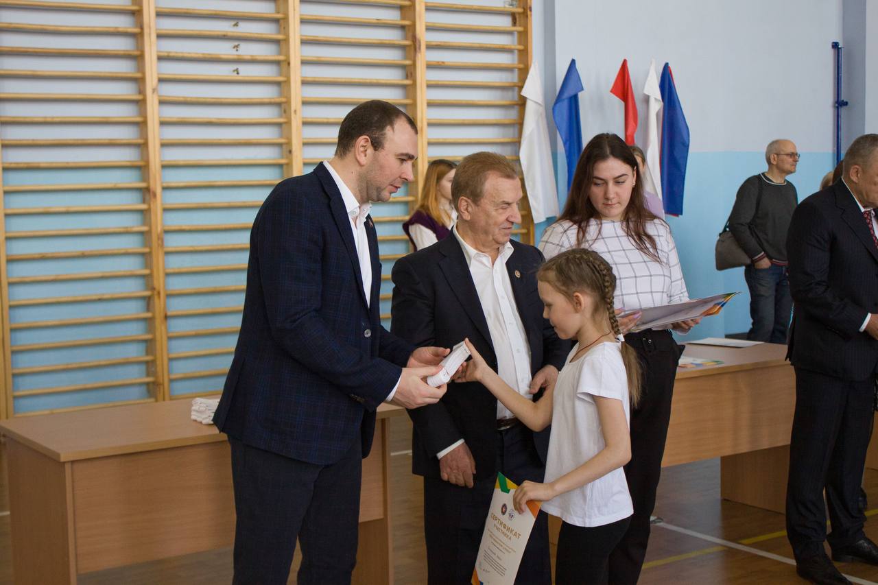 Михаил Видгоф вручил пояса юным дзюдоистам Челябинска*1