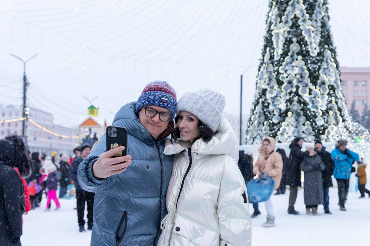 Алексей Текслер с супругой посетили ледовый городок в Челябинске*