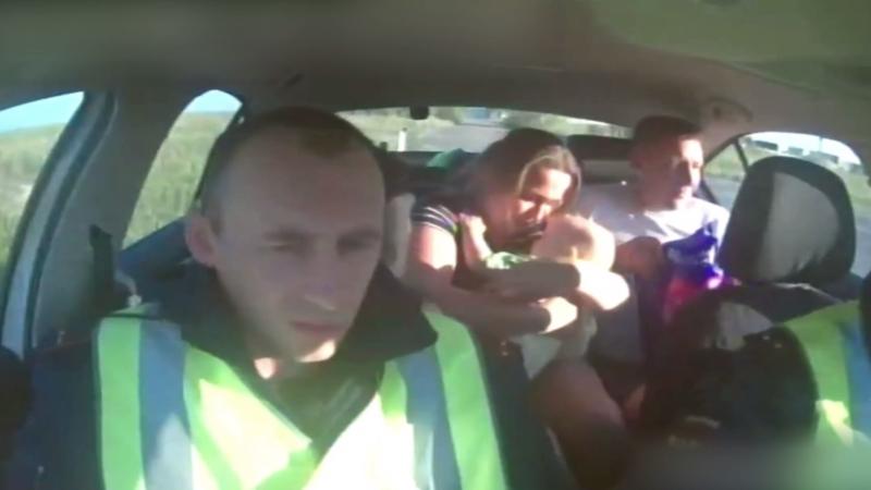 В Челябинске инспекторы ДПС спасли жизнь младенцу, доставив его в больницу