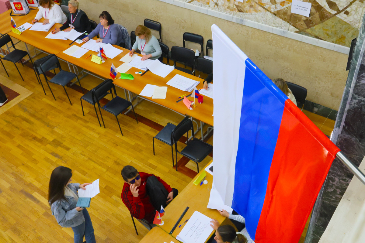 Челябинцы могут призвать волонтёра-помощника на избирательный участок*