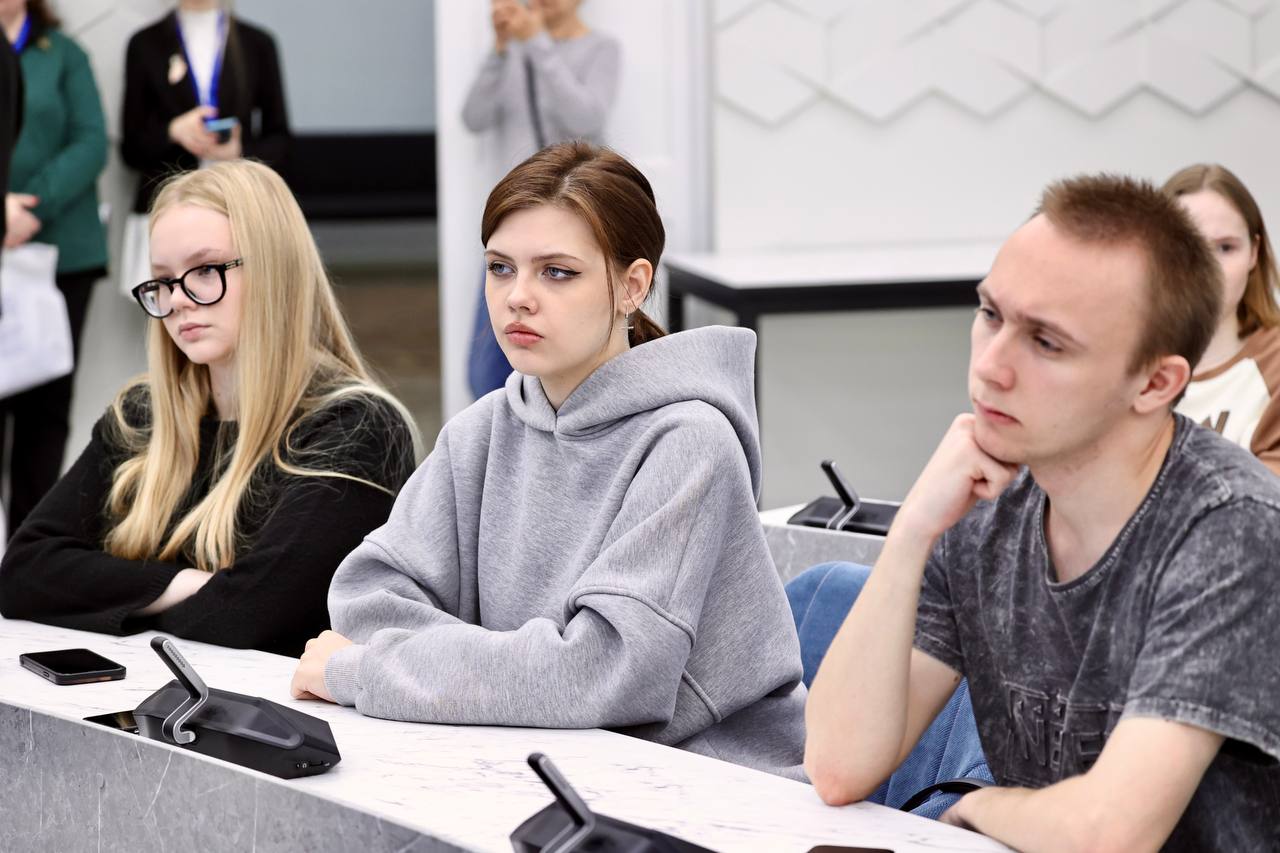 Для космонавта Дмитрия Петелина устроили «космический фуршет» в Челябинске