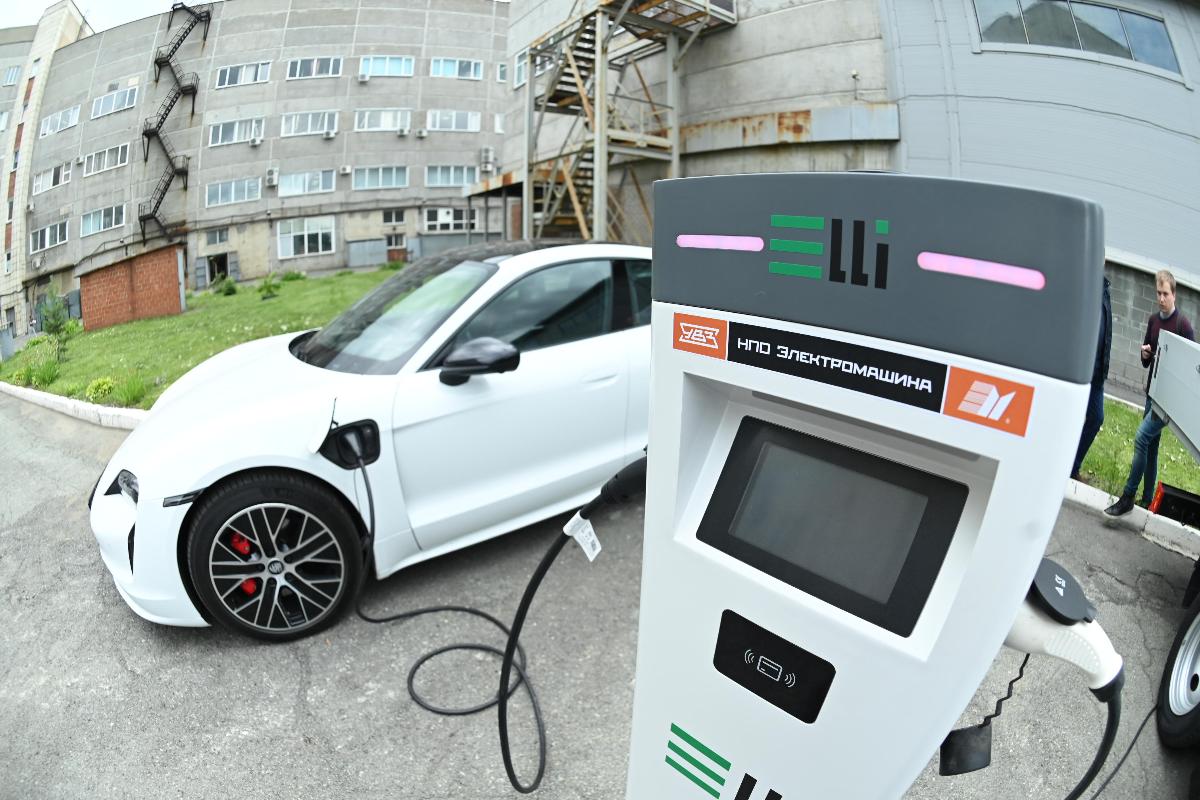 Владельцев электромобилей из Челябинской области могут освободить от транспортного налога