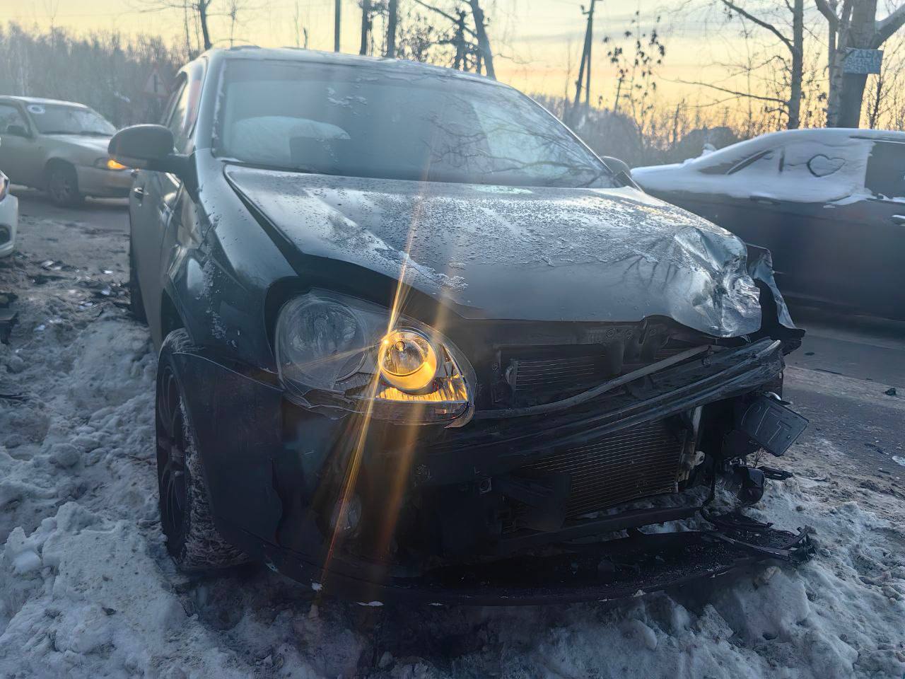 Три автомобиля столкнулись на дороге к челябинскому микрорайону Западный