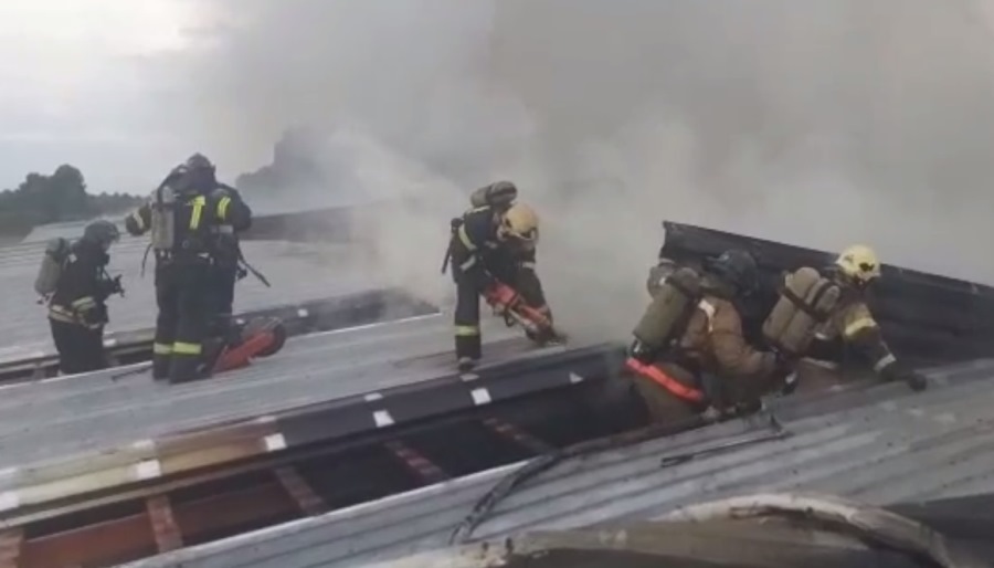 В соцсети слили видео с эпицентра пожара на птицефабрике под Челябинском