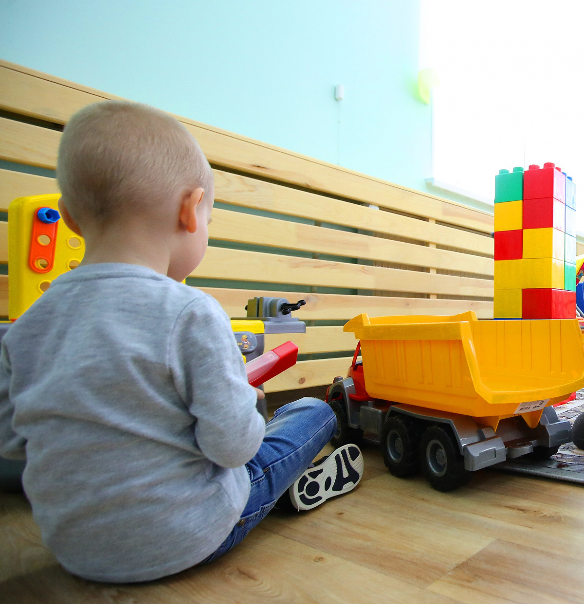 В Магнитогорске спасатели вызволили годовалого малыша из ловушки*1