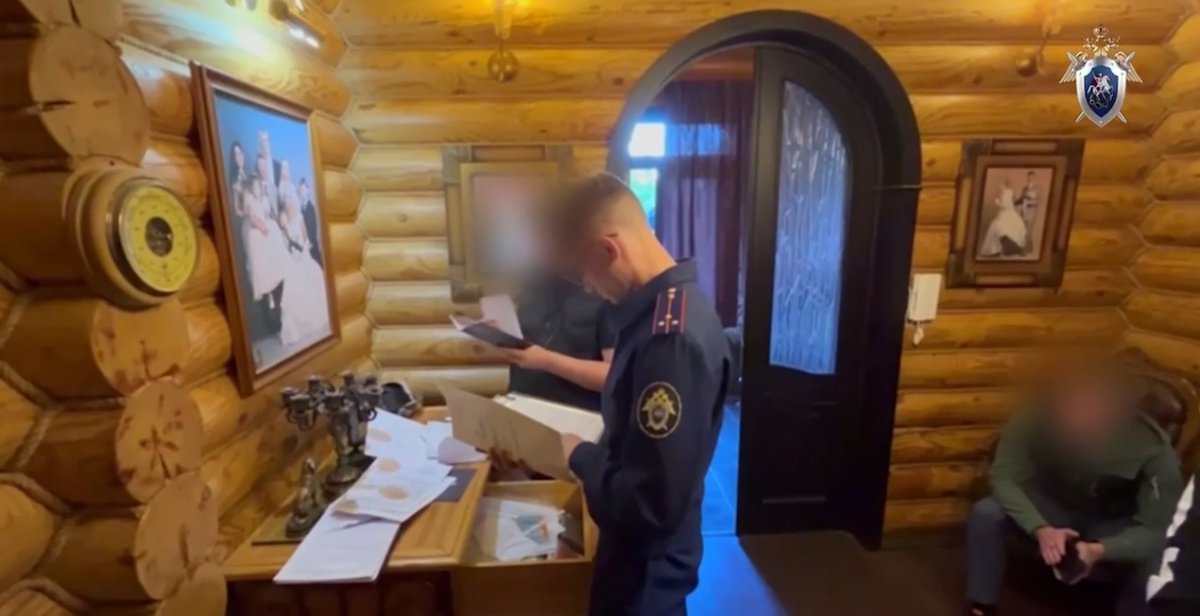 СКР показал видео задержания заведующего диагностическим центром в Челябинске*