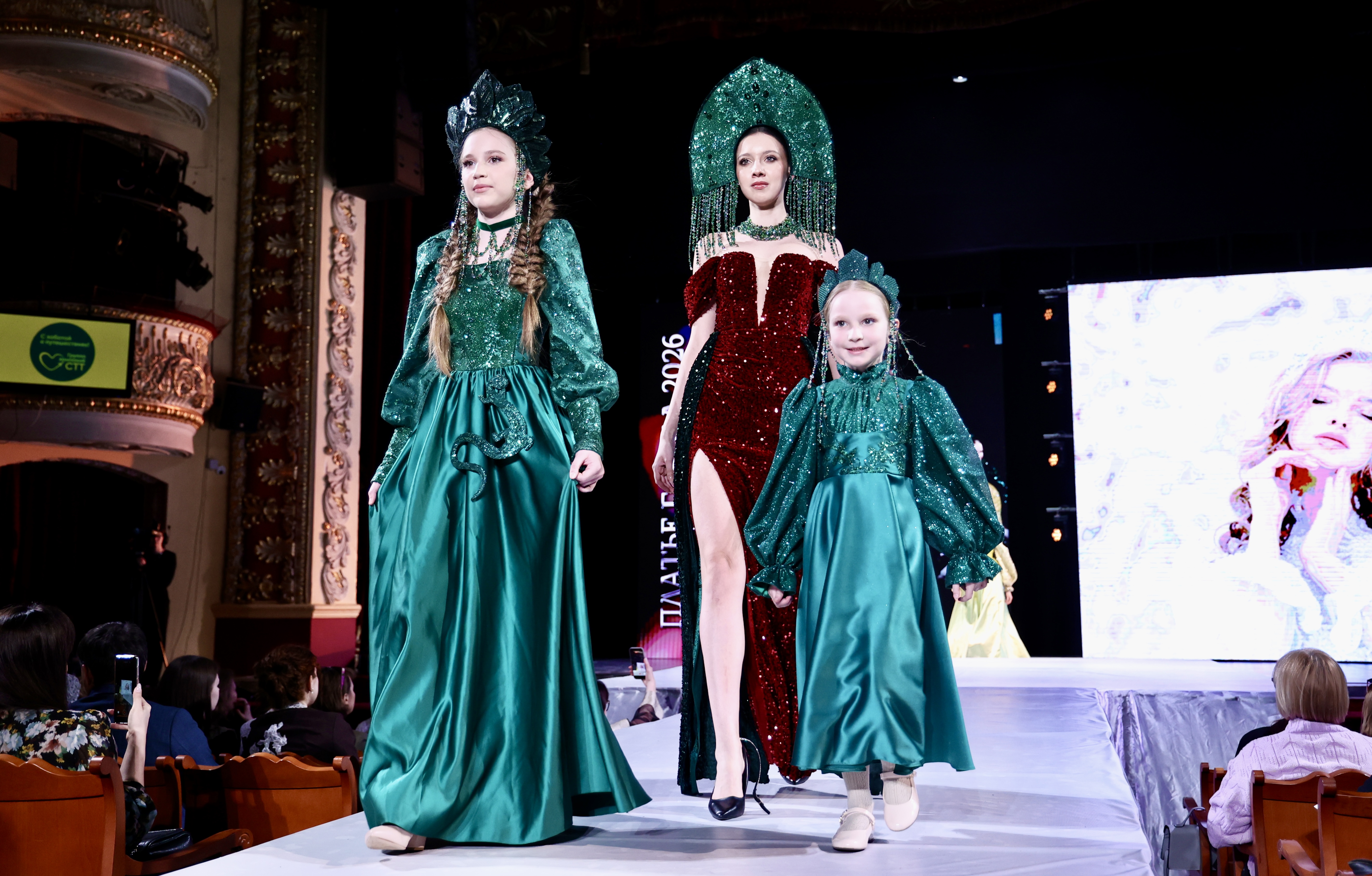 Дефиле челябинских випов затмило топ-моделей на показе мод «Платье города-2026»