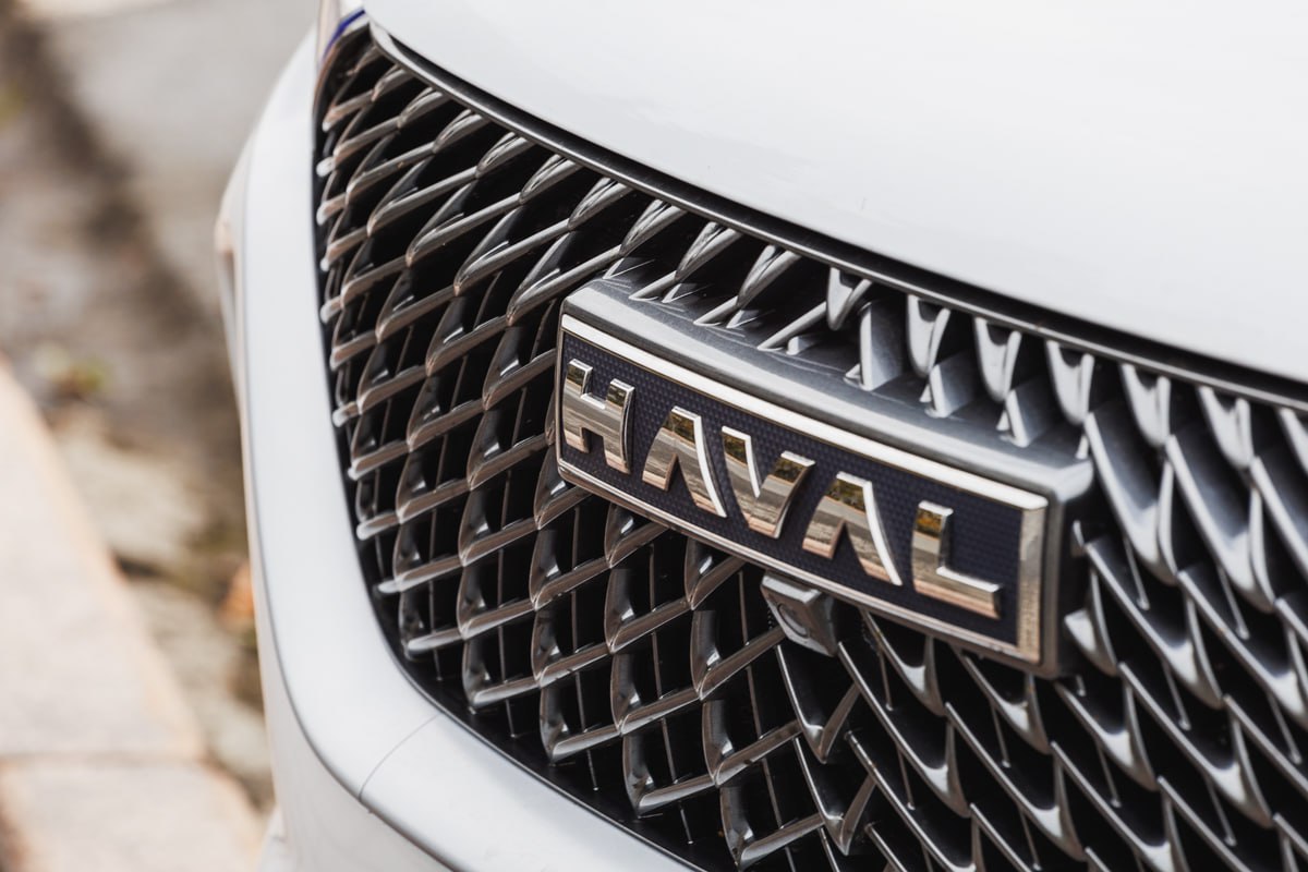 В Челябинске «Нива» перевернулась после столкновения с HAVAL*