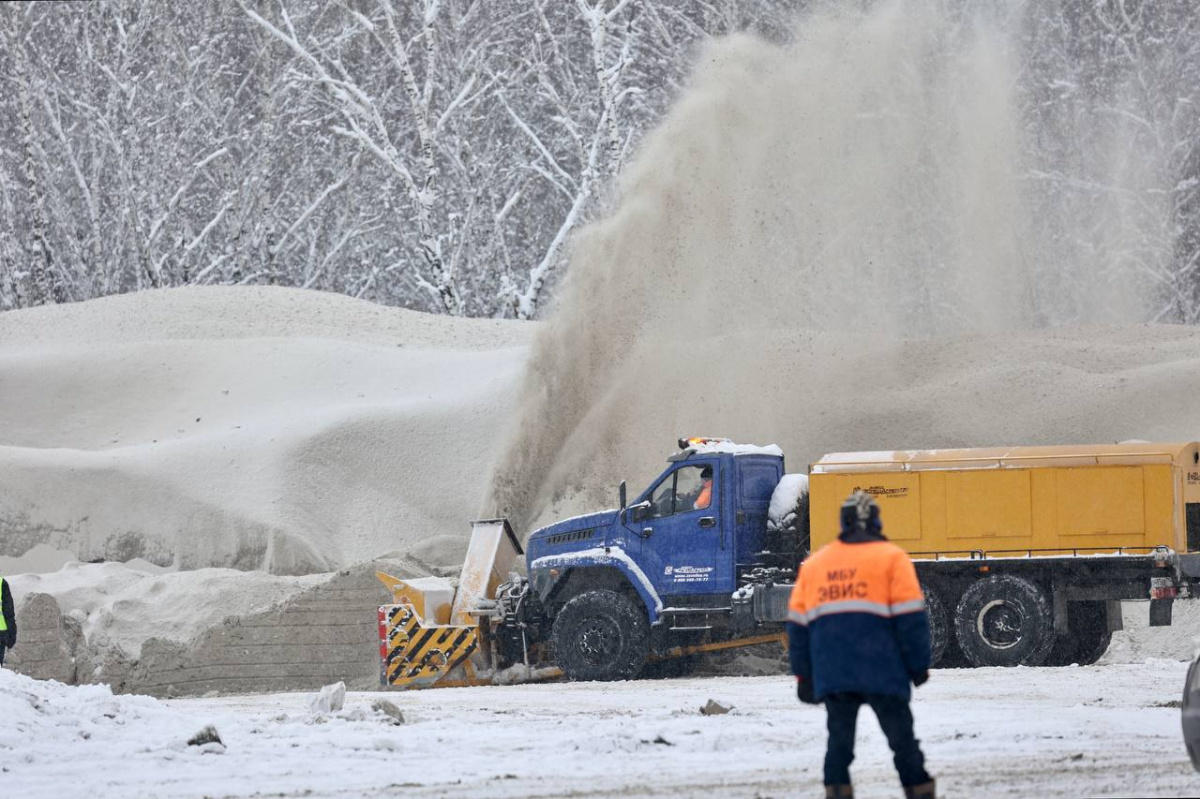 В Челябинске придумали способ сделать снегосвалку более вместительной*1