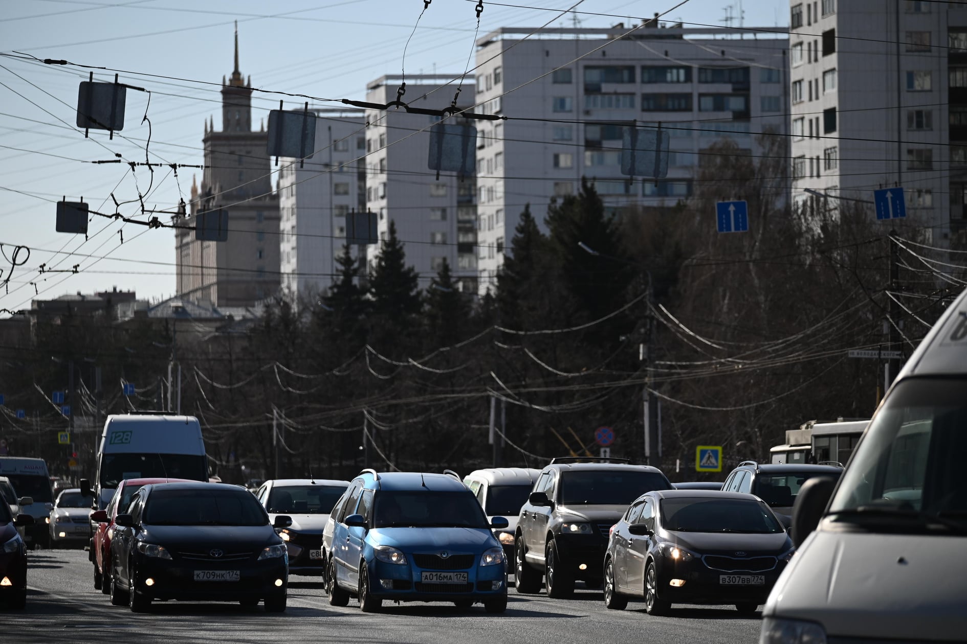 Пробки утром в четверг на дорогах Челябинска дошли до шести баллов*1