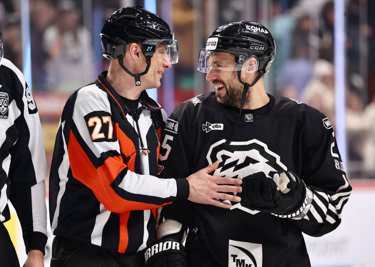 «Трактор» забил три шайбы в ворота «Сибирь» в Новосибирске*