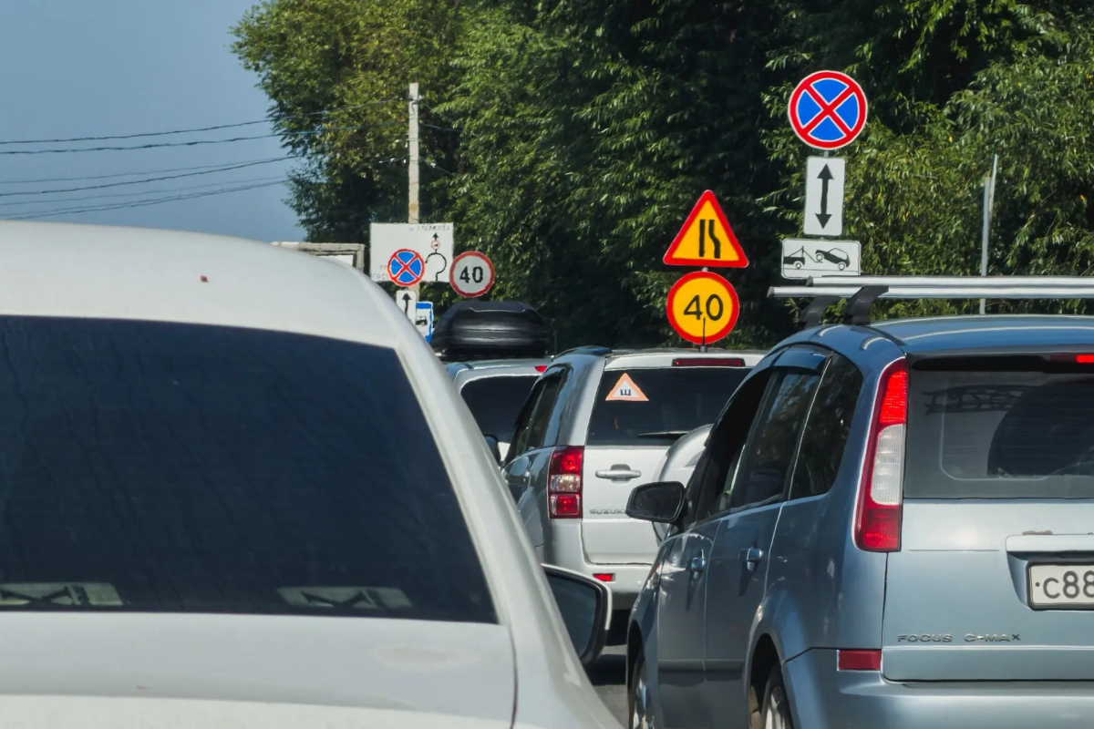 Заторы в трех направлениях собрались в районе Шершневского кольца в Челябинске*1
