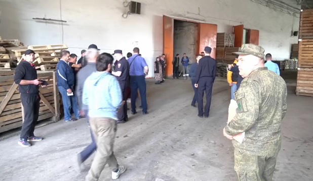 Полиция проверила мигрантов на овощебазе под Челябинском *
