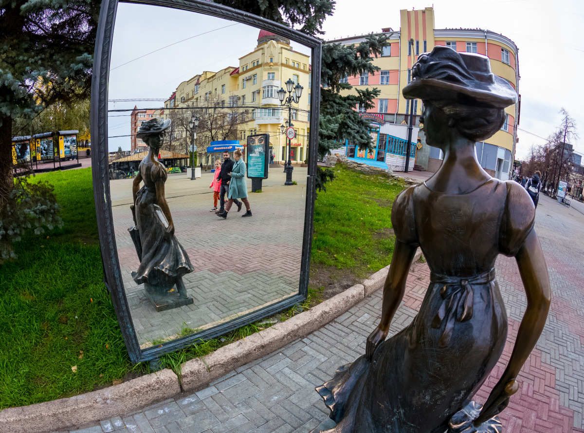 Пятерка самых интересных женских скульптур, установленных в Челябинске *1