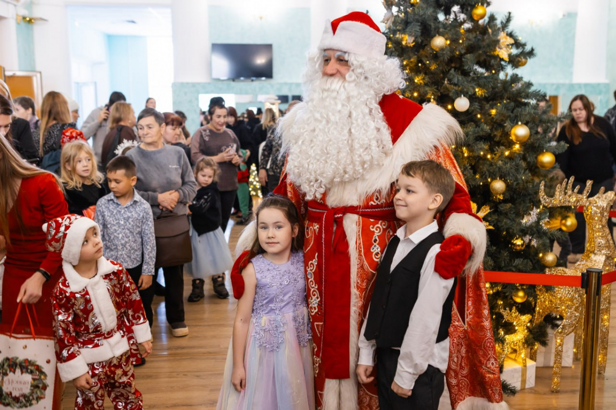 Более 1200 детей посетили рождественские елки мэра Челябинска*