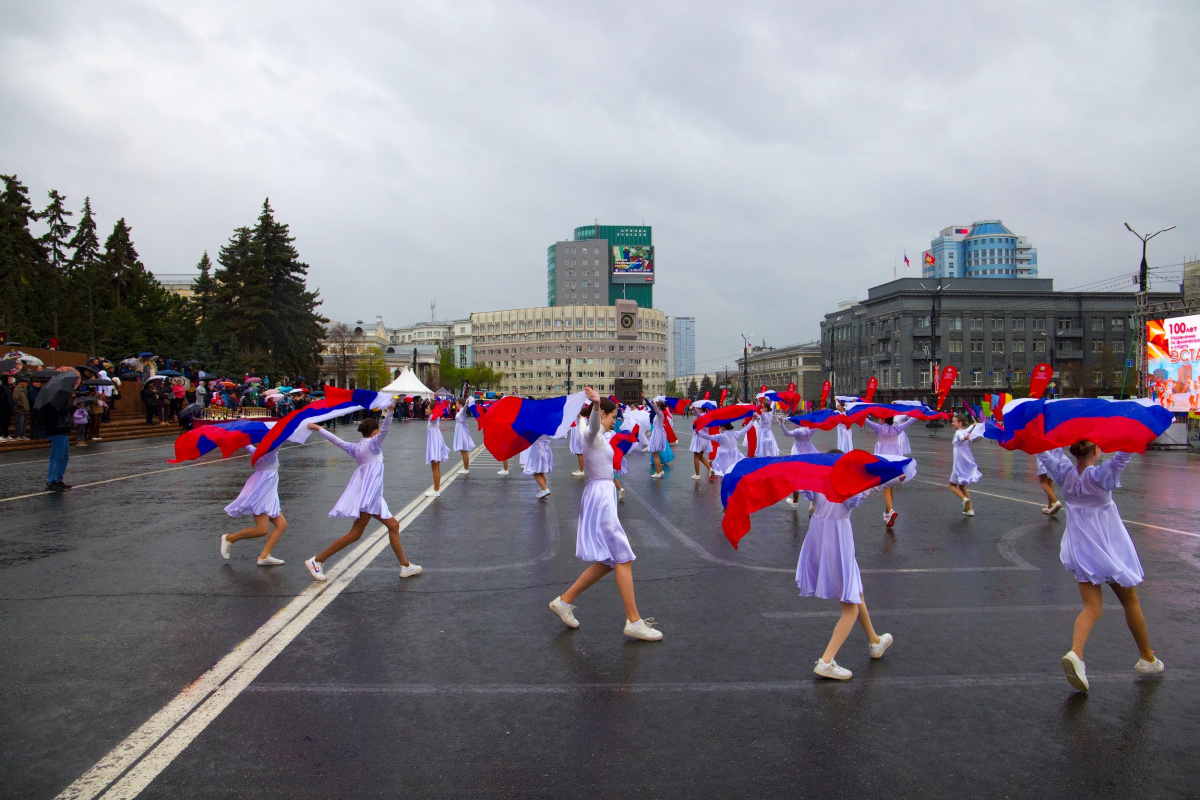 В День флага юные челябинцы получат паспорта под песни о Родине*
