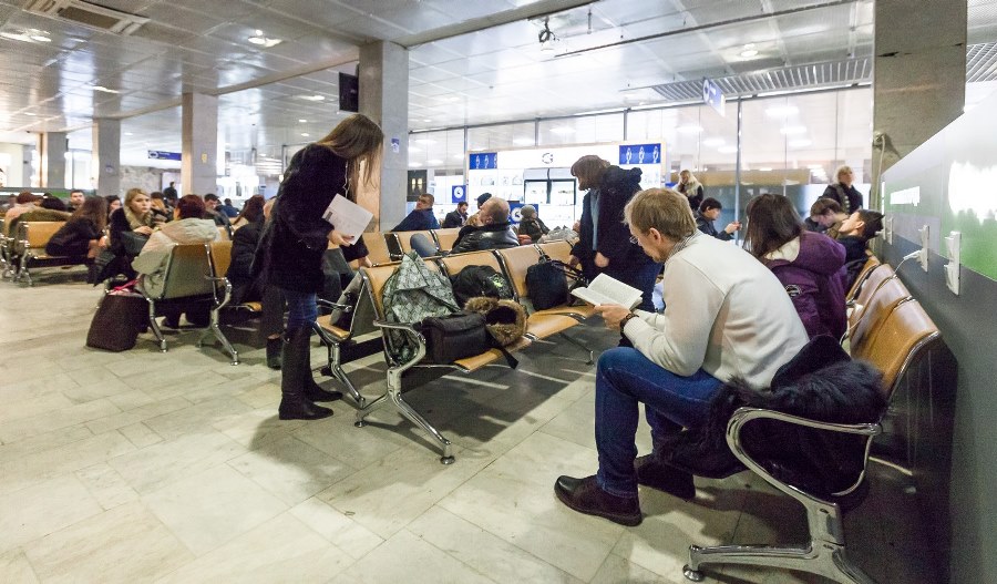 Пьяного пассажира сняли с авиарейса из Челябинска до Москвы