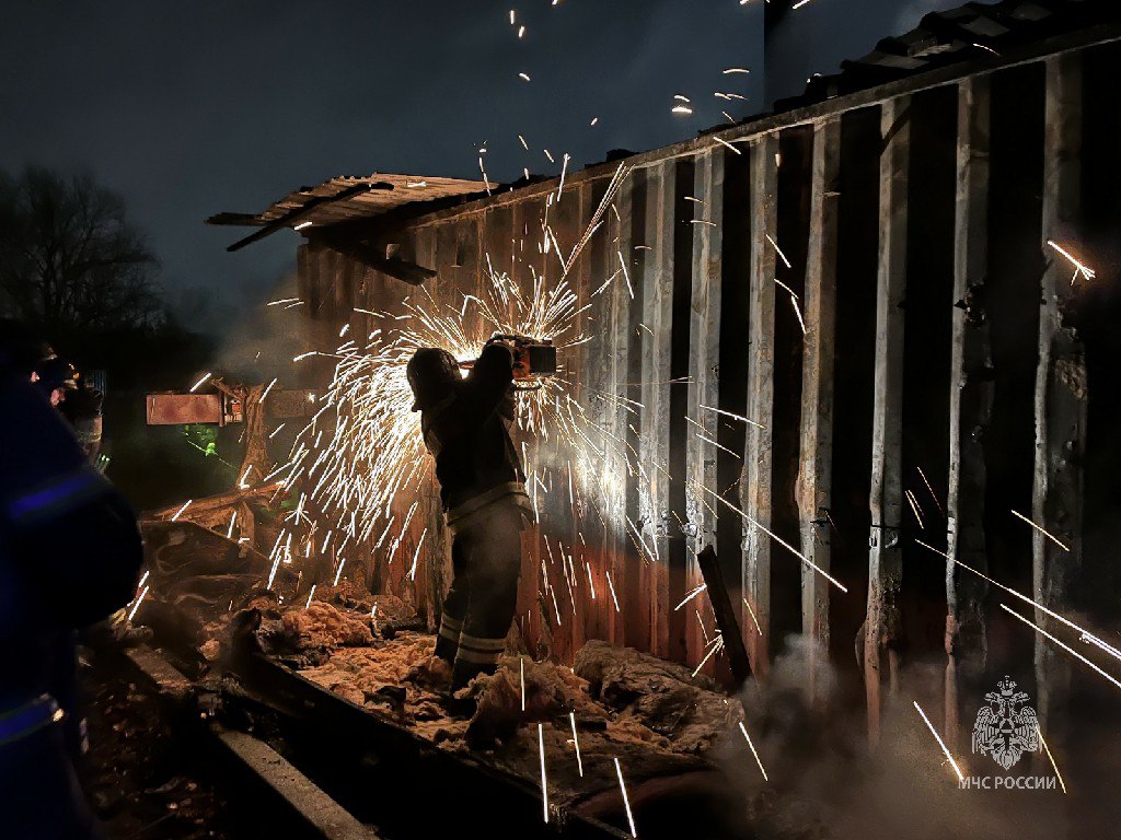 Пожар на 200 «квадратов» произошел на пилораме в Челябинске*