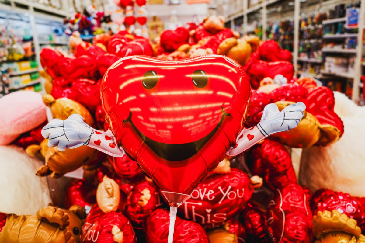 Челябинцы рассказали, что дарят на День всех влюблённых*