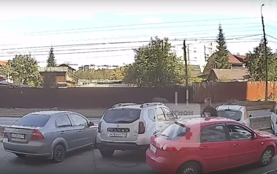 Похитителя канализационных люков сняли камеры в Челябинске