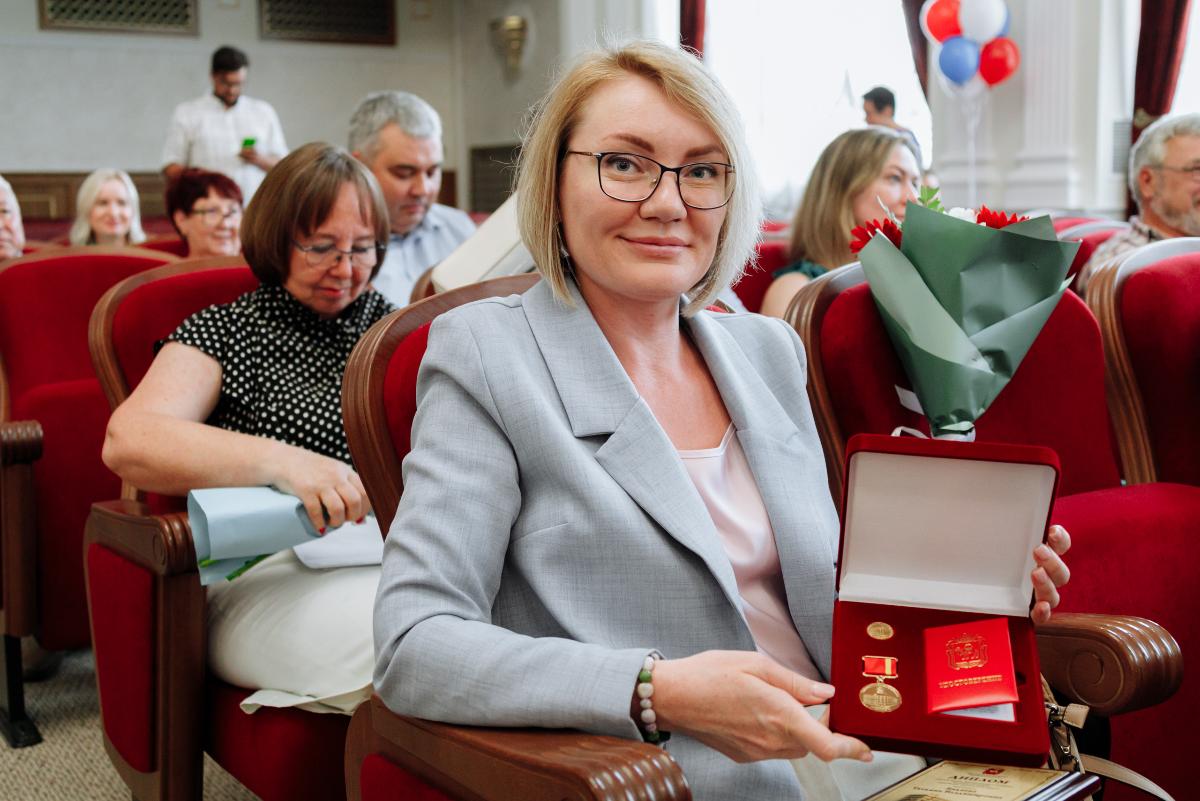 Депутаты наградили лучших строителей Челябинской области*1