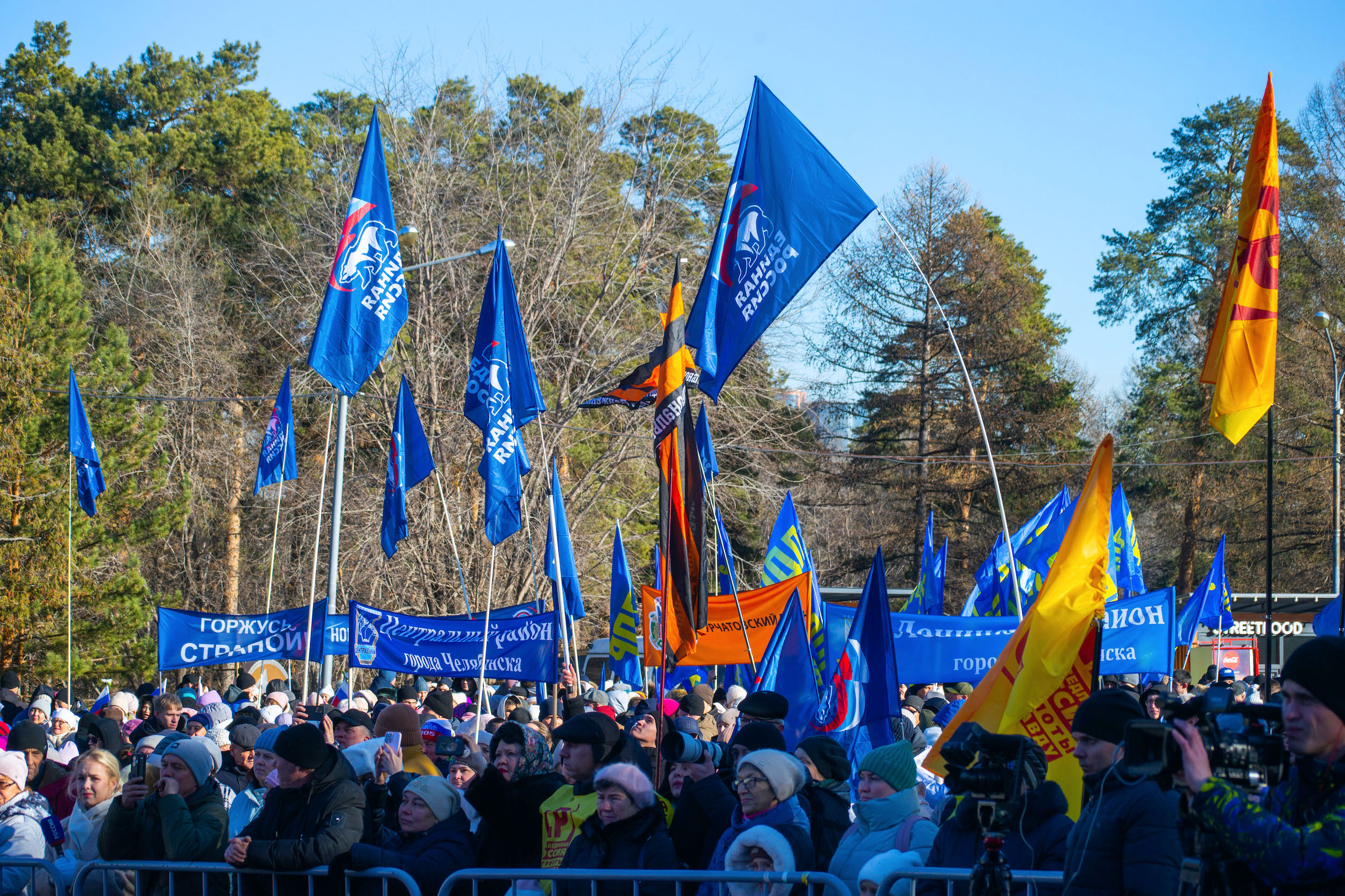 Народными гуляниями отпраздновали День народного единства в Челябинске