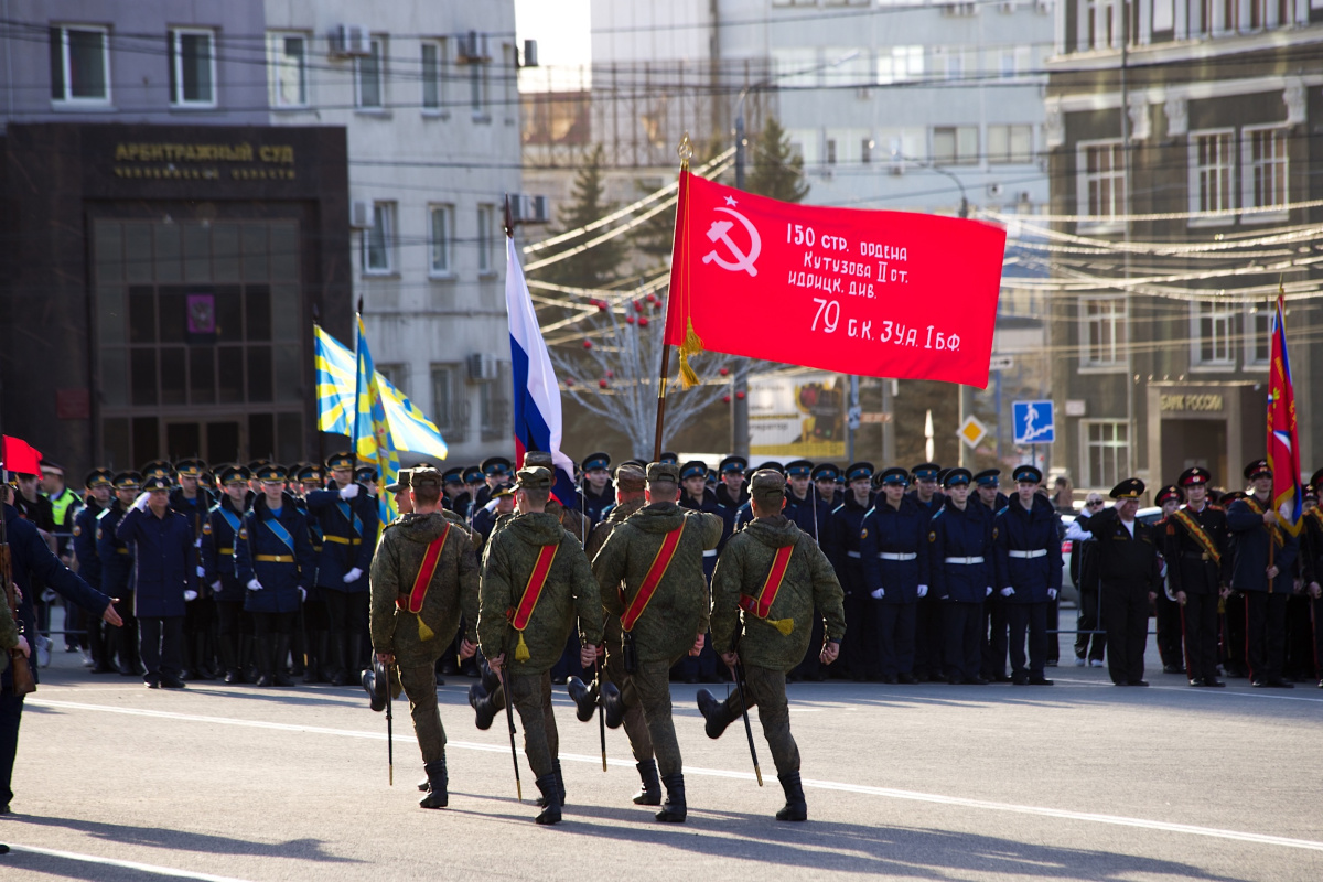 Челябинцам не дадут прогуляться с Лениным из-за репетиции парада*