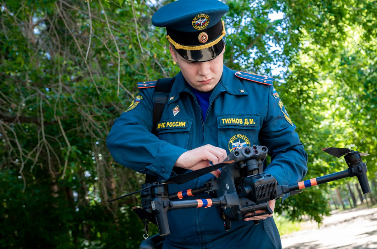 В Челябинске сотрудники МЧС нашли отпавший топливный бак самолета*