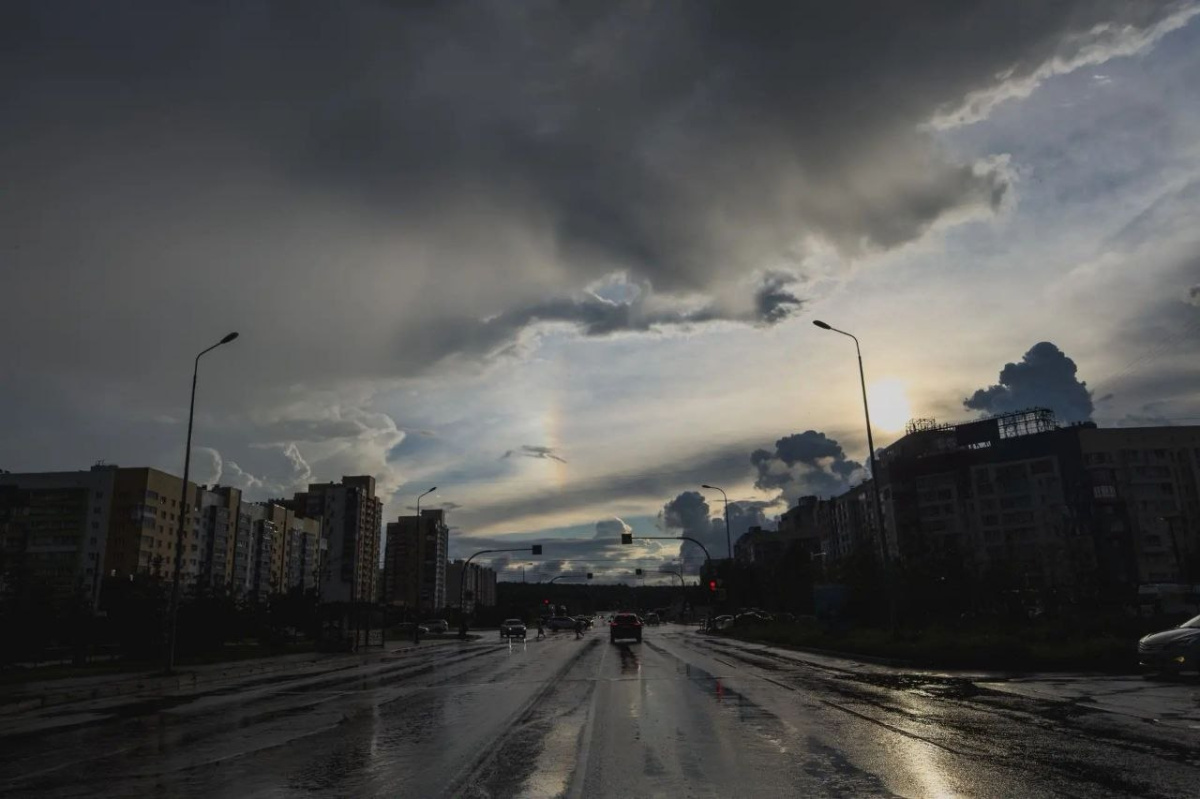 Челябинцы сфотографировали летнее гало в небе над городом*