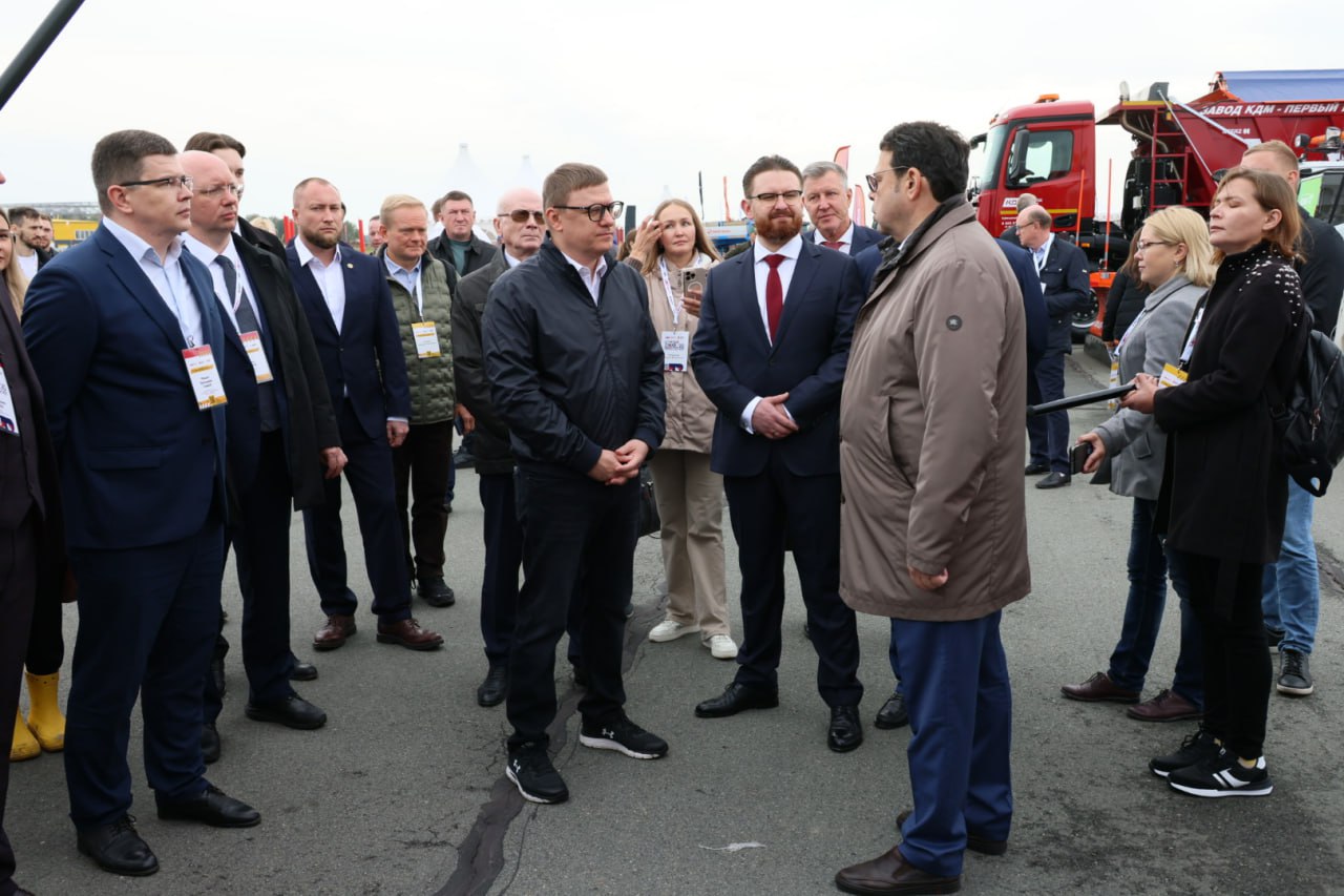 Алексей Текслер ознакомился с техникой будущего на выставке под Челябинском