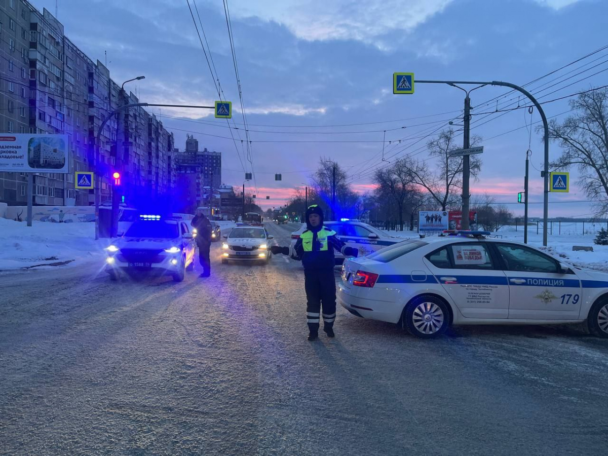 В Ленинском районе Челябинска из-за аварии затопило важную дорогу*
