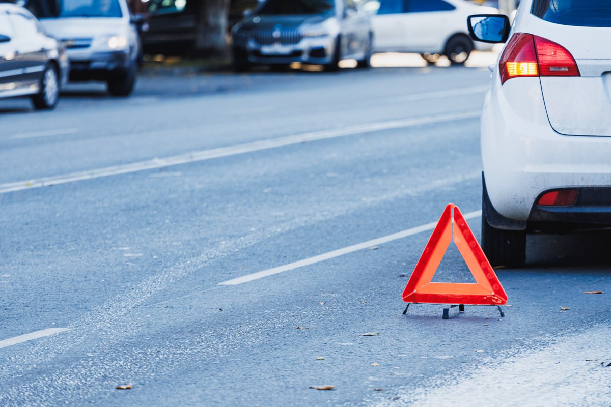 Водитель легковушки врезался в стену в Челябинской области*1