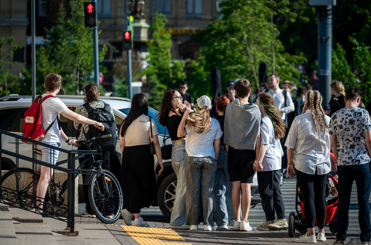 Кому платят за скуку: челябинцы составили рейтинг самых тоскливых профессий*