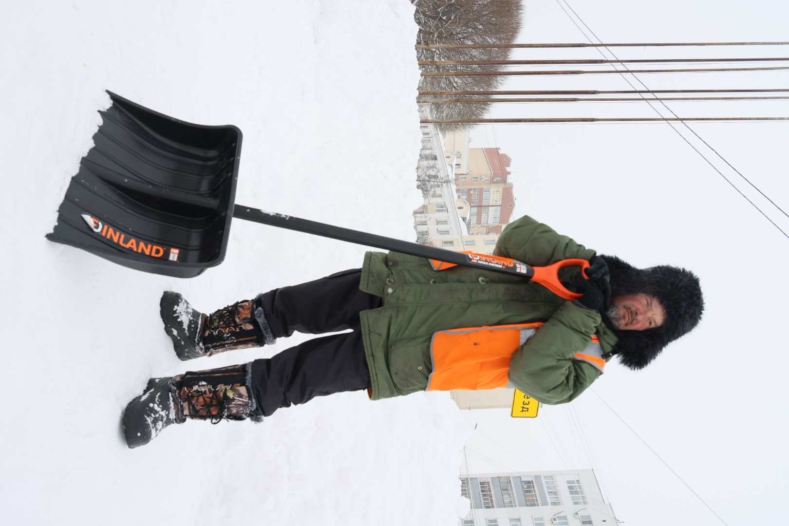 Челябинск очищают от снега: за сутки выпала почти месячная норма осадков