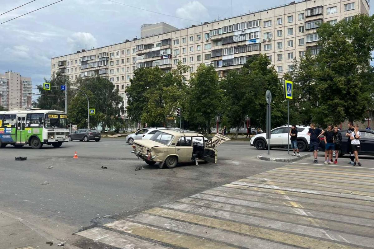 В Челябинске пенсионер погиб в страшном ДТП 