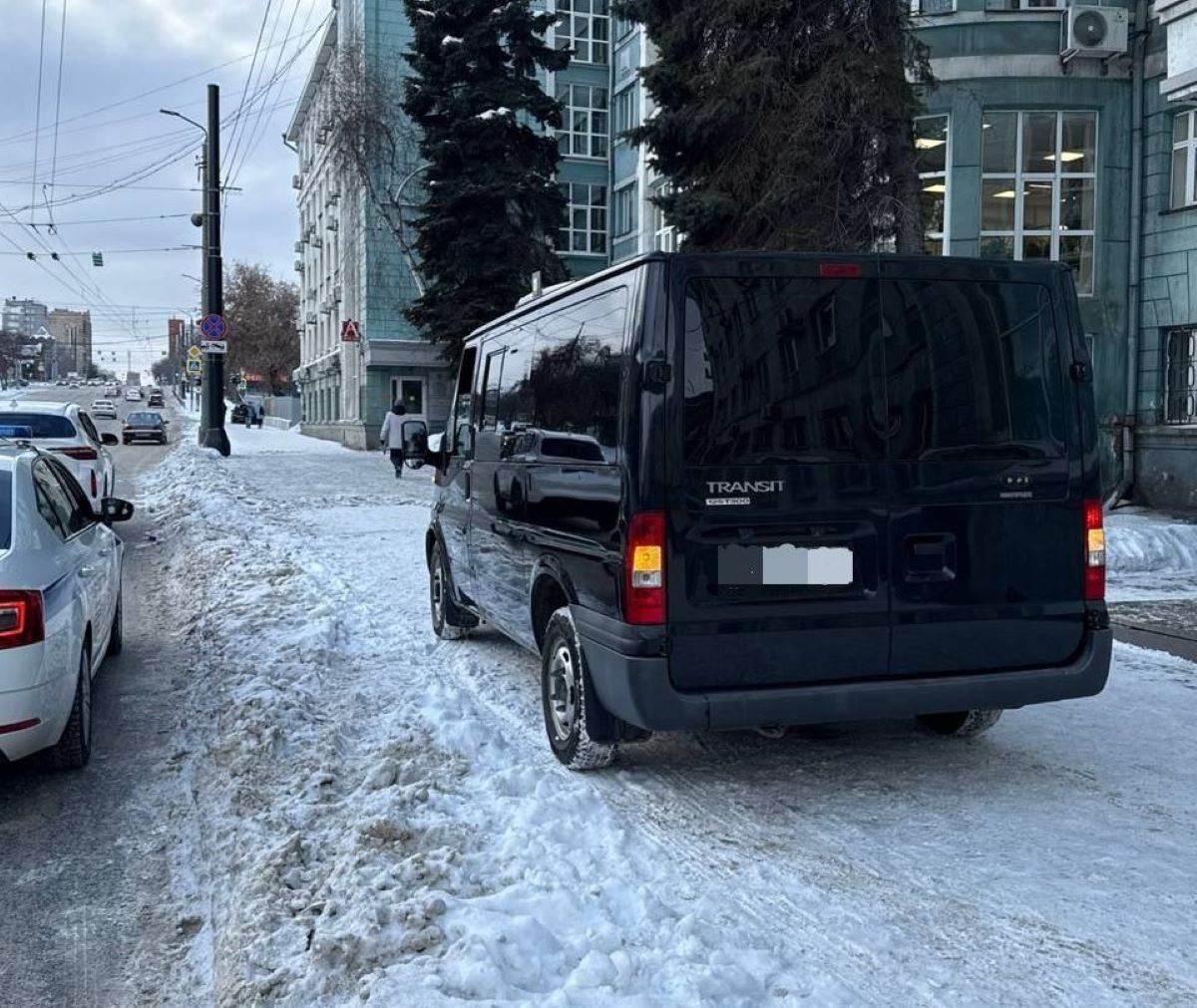В Челябинске наказали автохама с «воровскими» номерами *