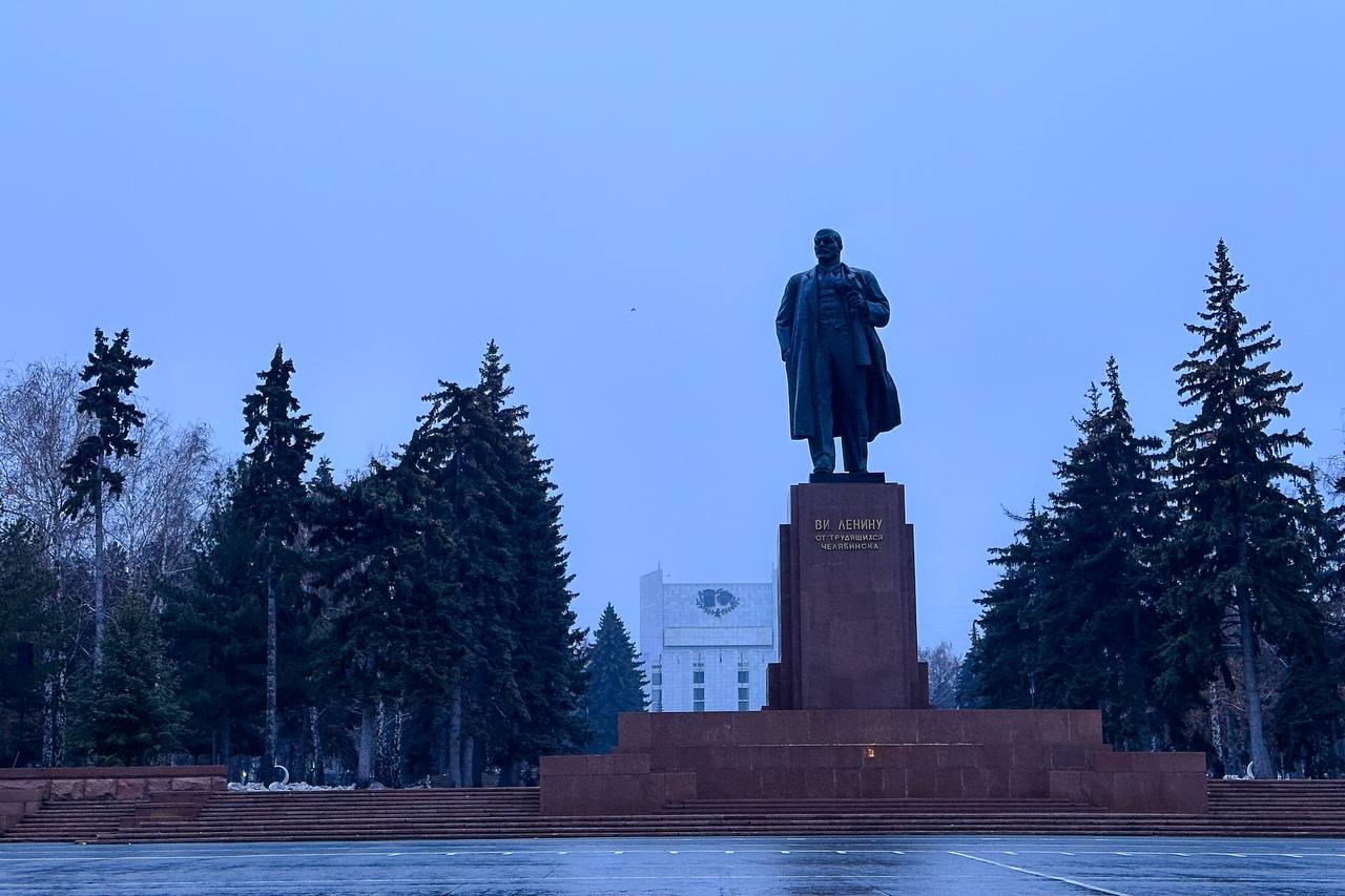 Фоторепортаж из сумеречной зоны: утренний туман окутал Челябинск