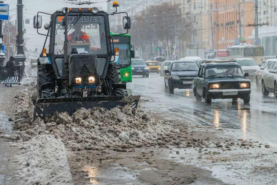 Более 12 тысяч кубометров снега уже вывезли на полигон в Челябинске*1