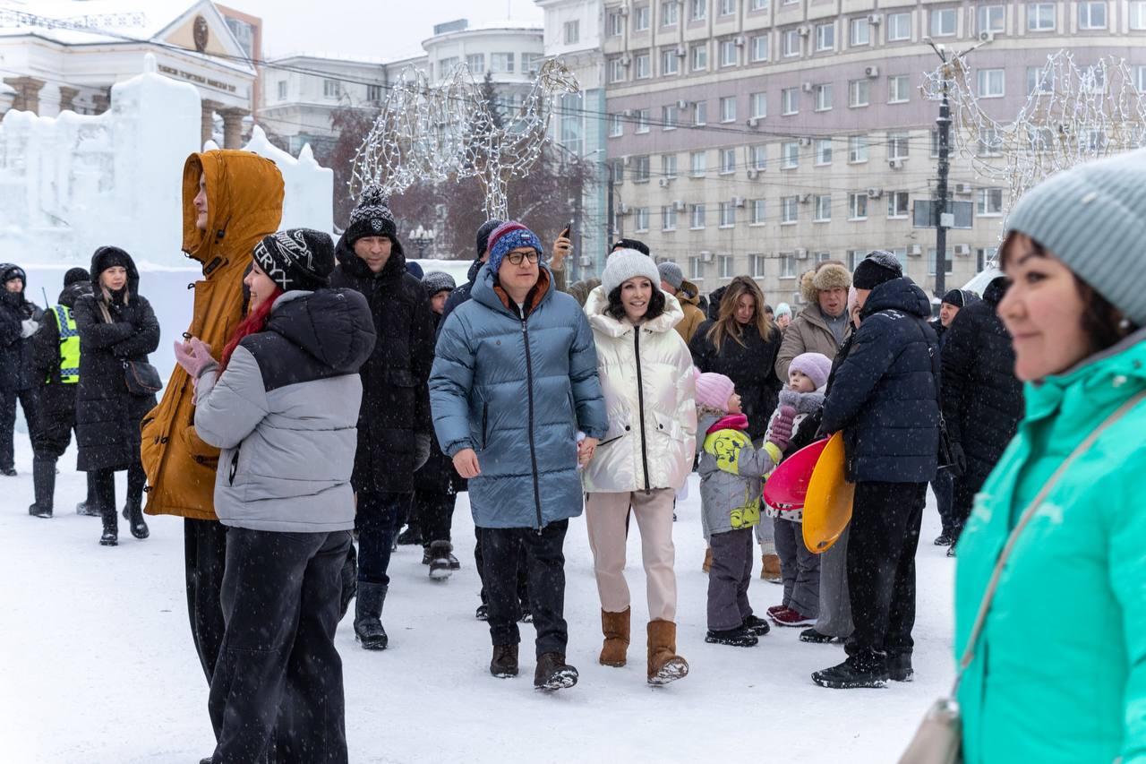 Алексей Текслер с супругой посетили ледовый городок в Челябинске