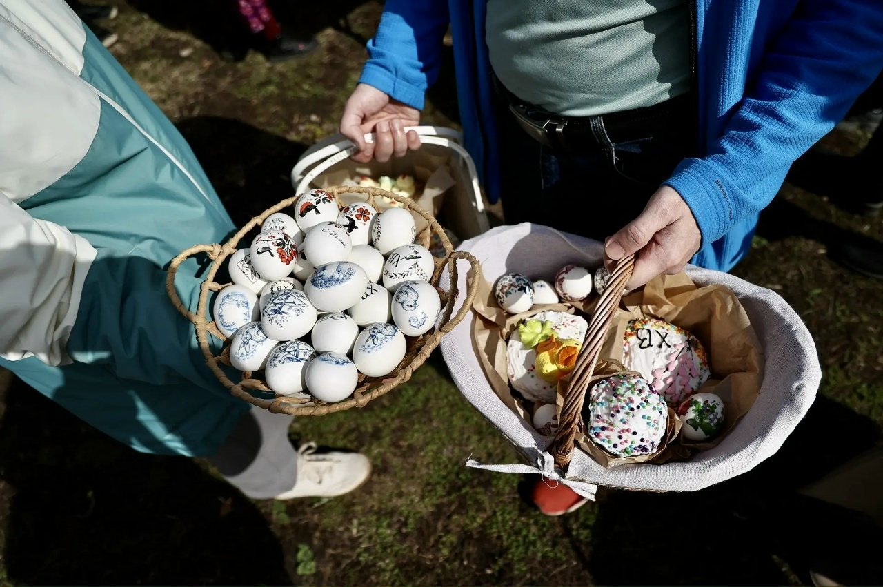 Парад куличей: какую снедь челябинцы принесли в храмы для освящения
